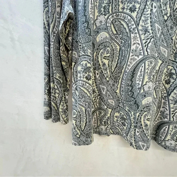 Hillard & Hanson || Paisley Cream and Sage Blouse - Picture 3 of 7